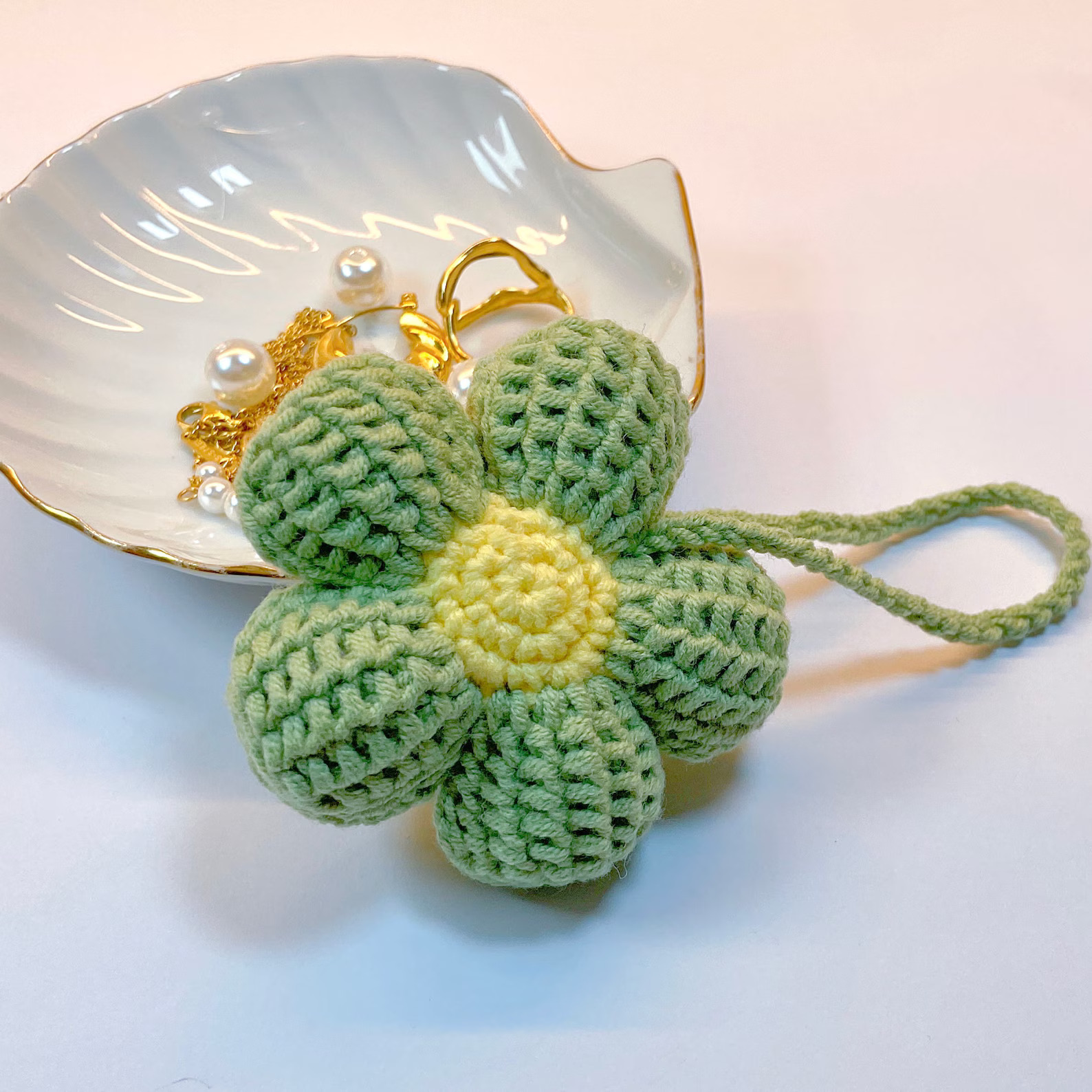 crochet afgan flower keychain(green)